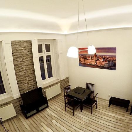 Homelike Luxury Flat On Gyulai Pal Budapest Bagian luar foto
