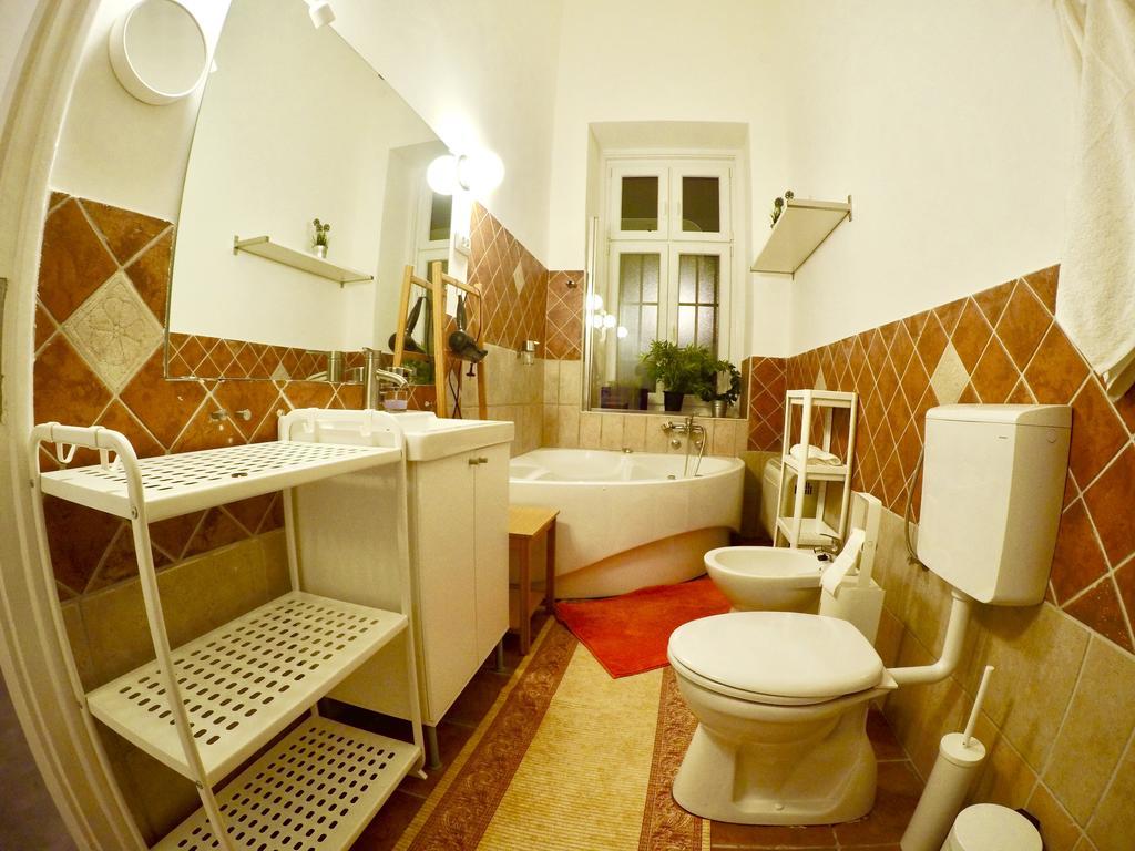Homelike Luxury Flat On Gyulai Pal Budapest Bagian luar foto