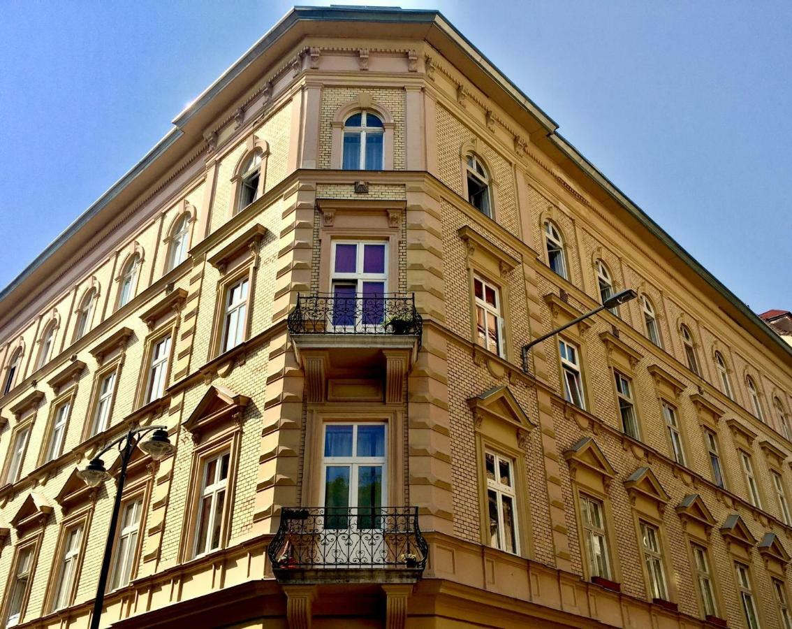 Homelike Luxury Flat On Gyulai Pal Budapest Bagian luar foto